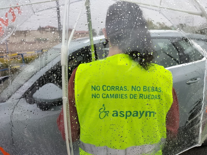 Lema de la Campaña No corras, no bebas, no cambies de ruedas.